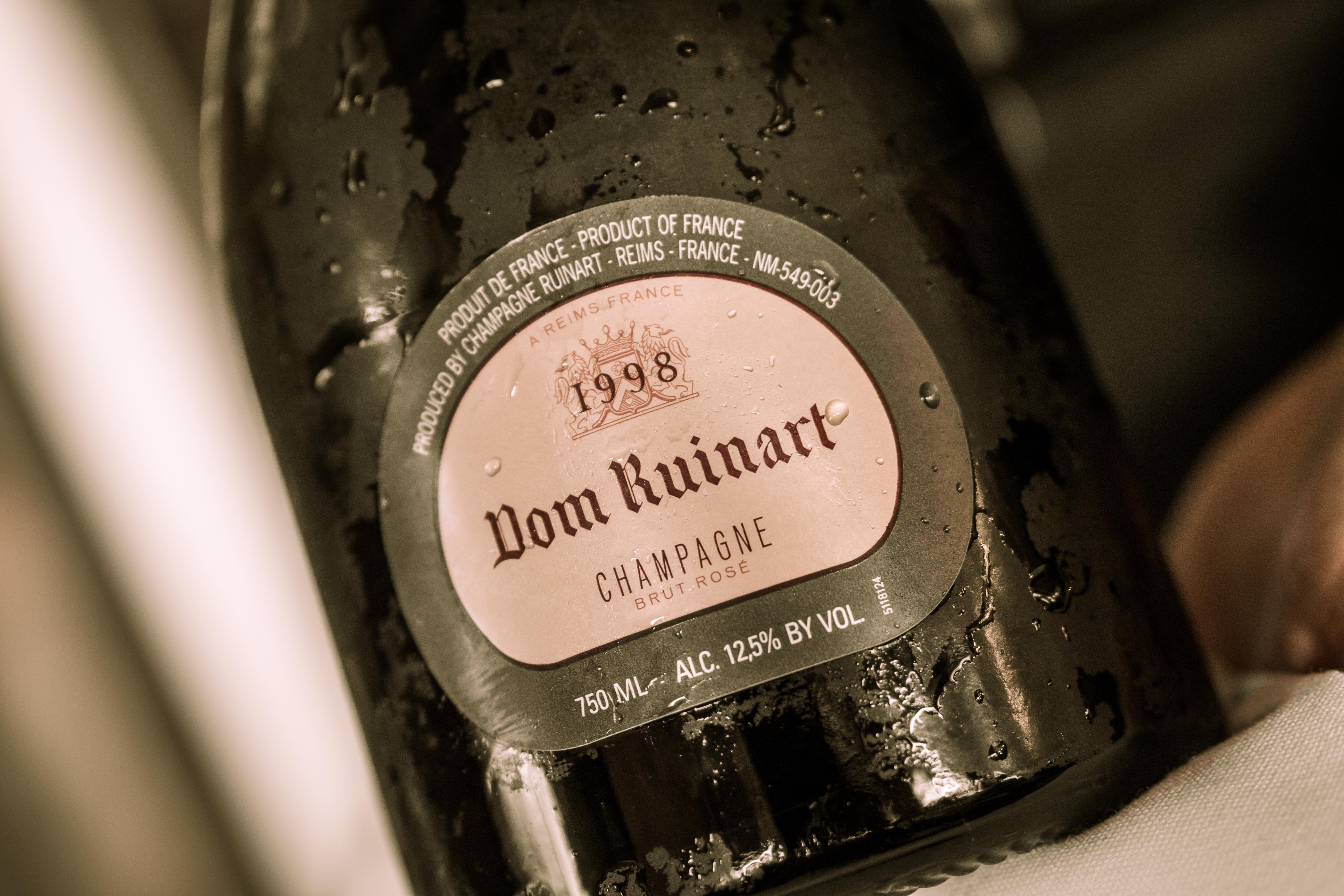 Шампанское melange. Melange шампанское. Dom Ruinart этикетка. Ruinart (основан в 1729 г.). Рюинар шампанское и деятели искусства.