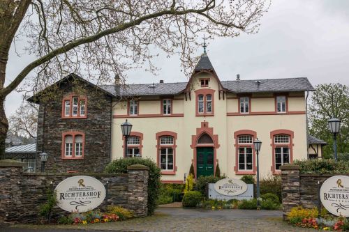 Weinromantik Hotel in Mosel Valley. 